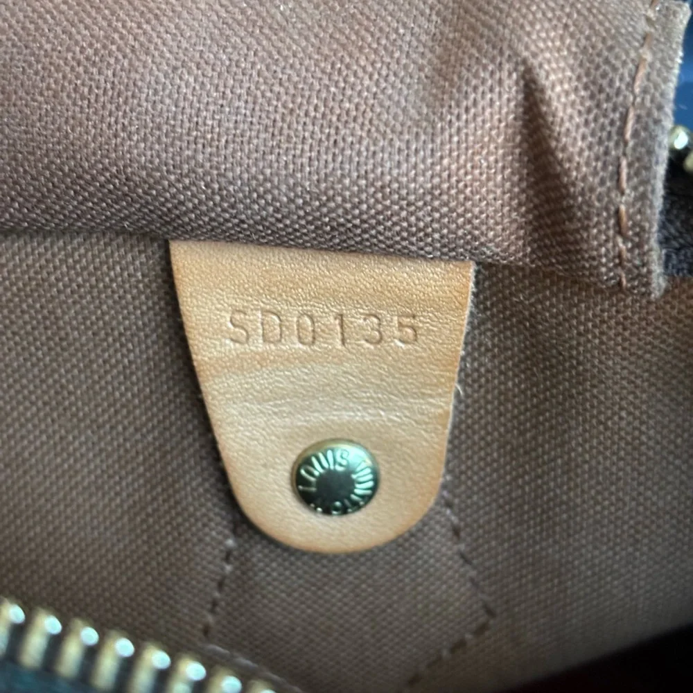 Louis Vuitton Speedy 30 in great condition. Clean inside; minimal wear to handle - Picture 4 of 5